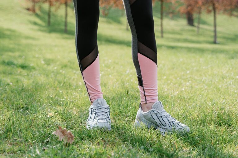 How to Choose Comfortable Clothing and Shoes for Active Days